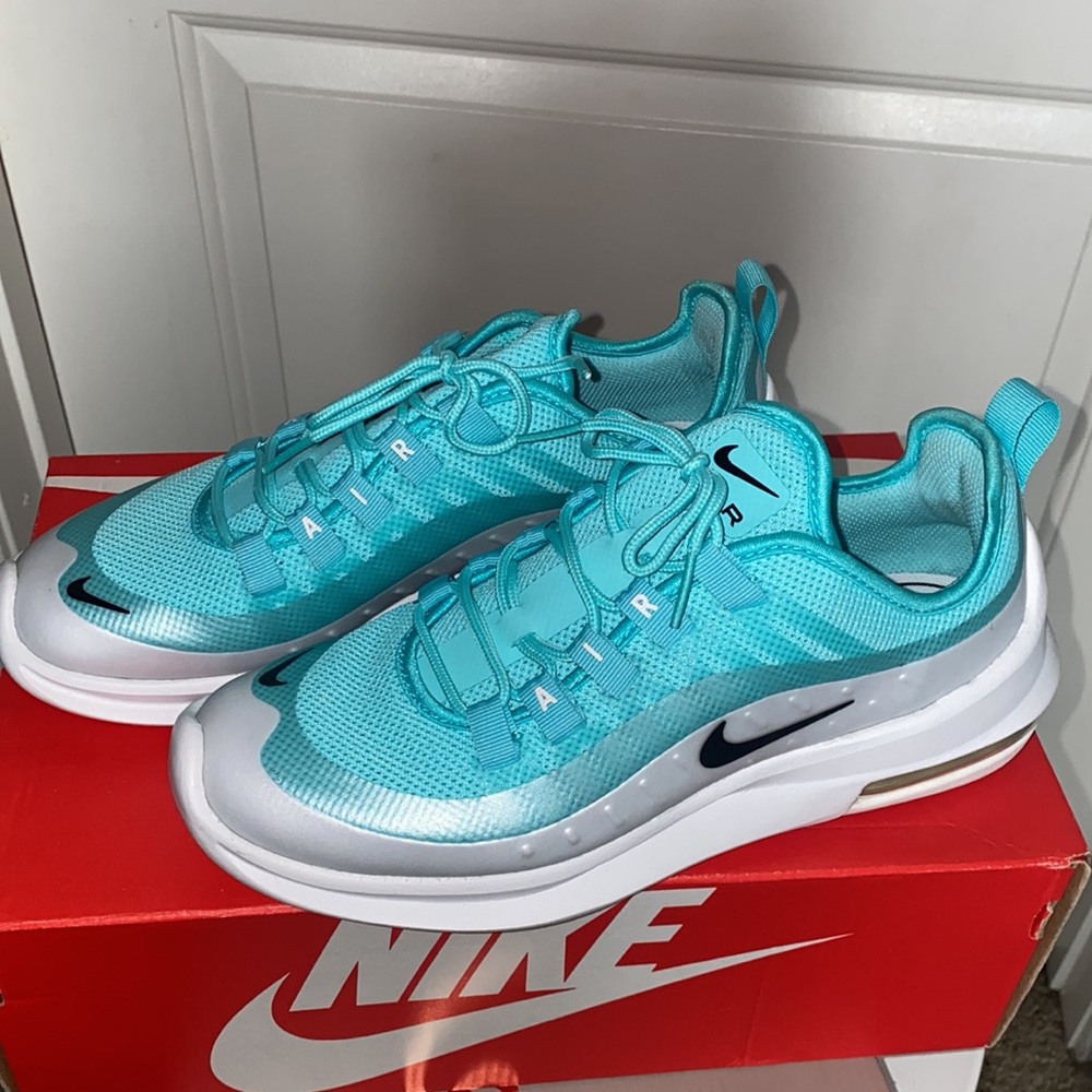 Womens Nike Air Max - Size 7
